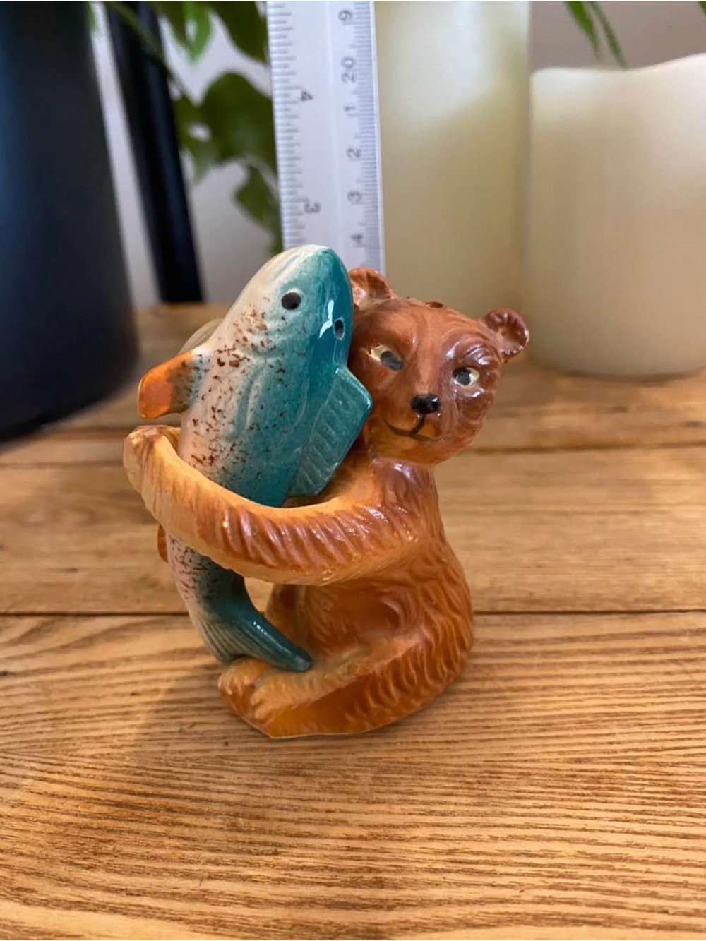 Vintage Ceramic Bear Hugging Fish Salt and Pepper Shakers Set Cabin Lodge Decor